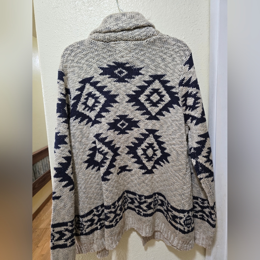 Stylish Women's Beige and Black Patterned Cardigan - Picture 2 of 4